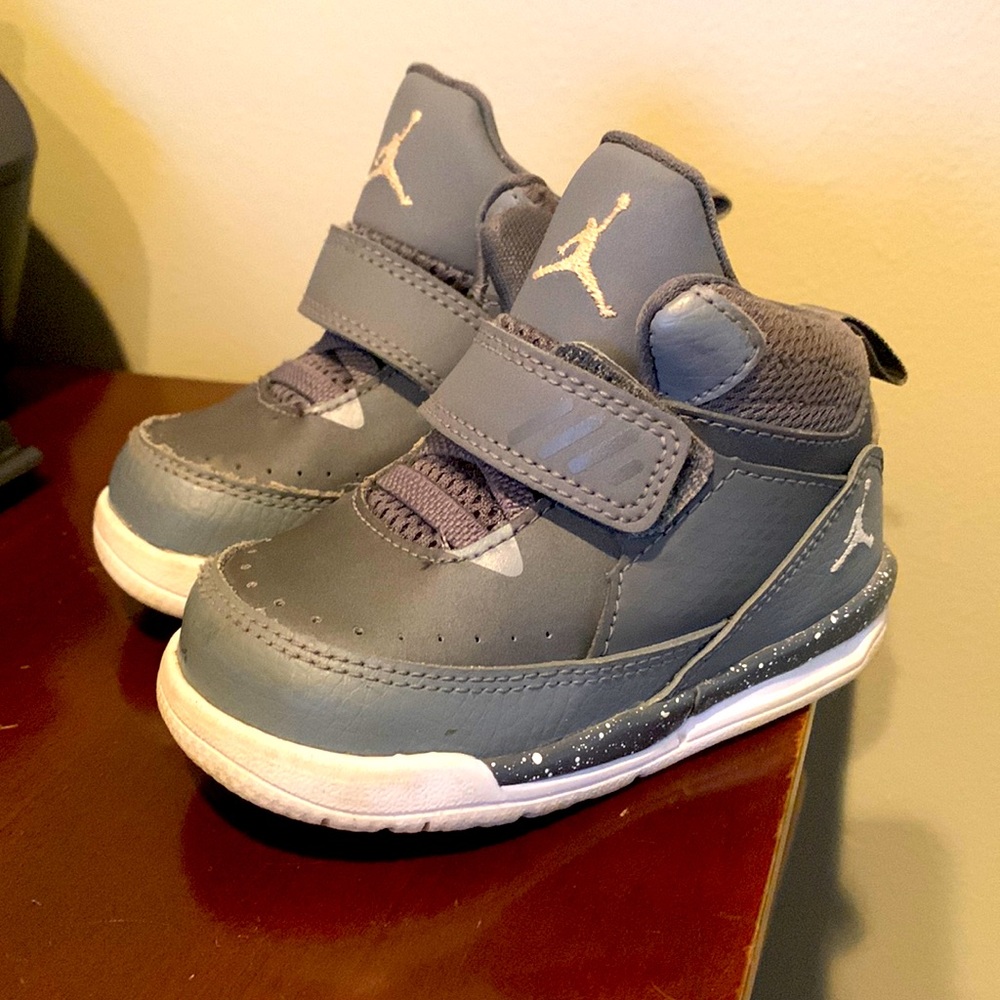 Toddler Gray Nike Jordans Sneakers 5c